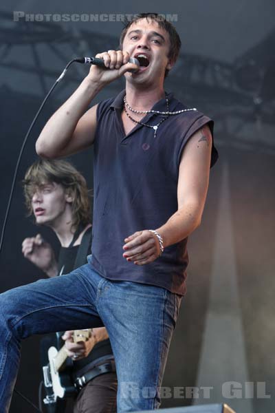 BABYSHAMBLES - 2005-08-26 - SAINT CLOUD - Domaine National - Scene de la Cascade - Peter Doherty